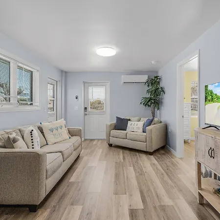 412 Harbor Hideaway- 2Bd Cottage, Walk To Times Square! Home